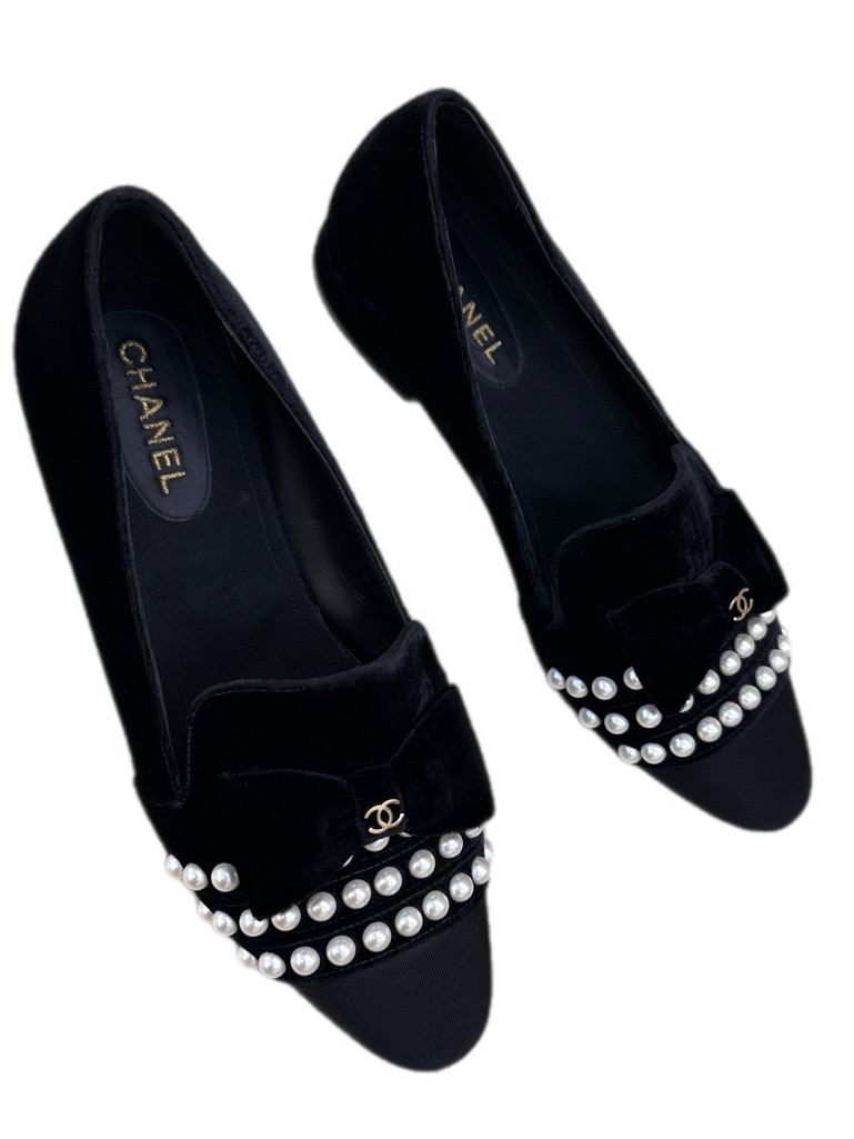 Chanel Velvet Grosgrain Pearl Moccasin Loafers Size 38 Made In Italy